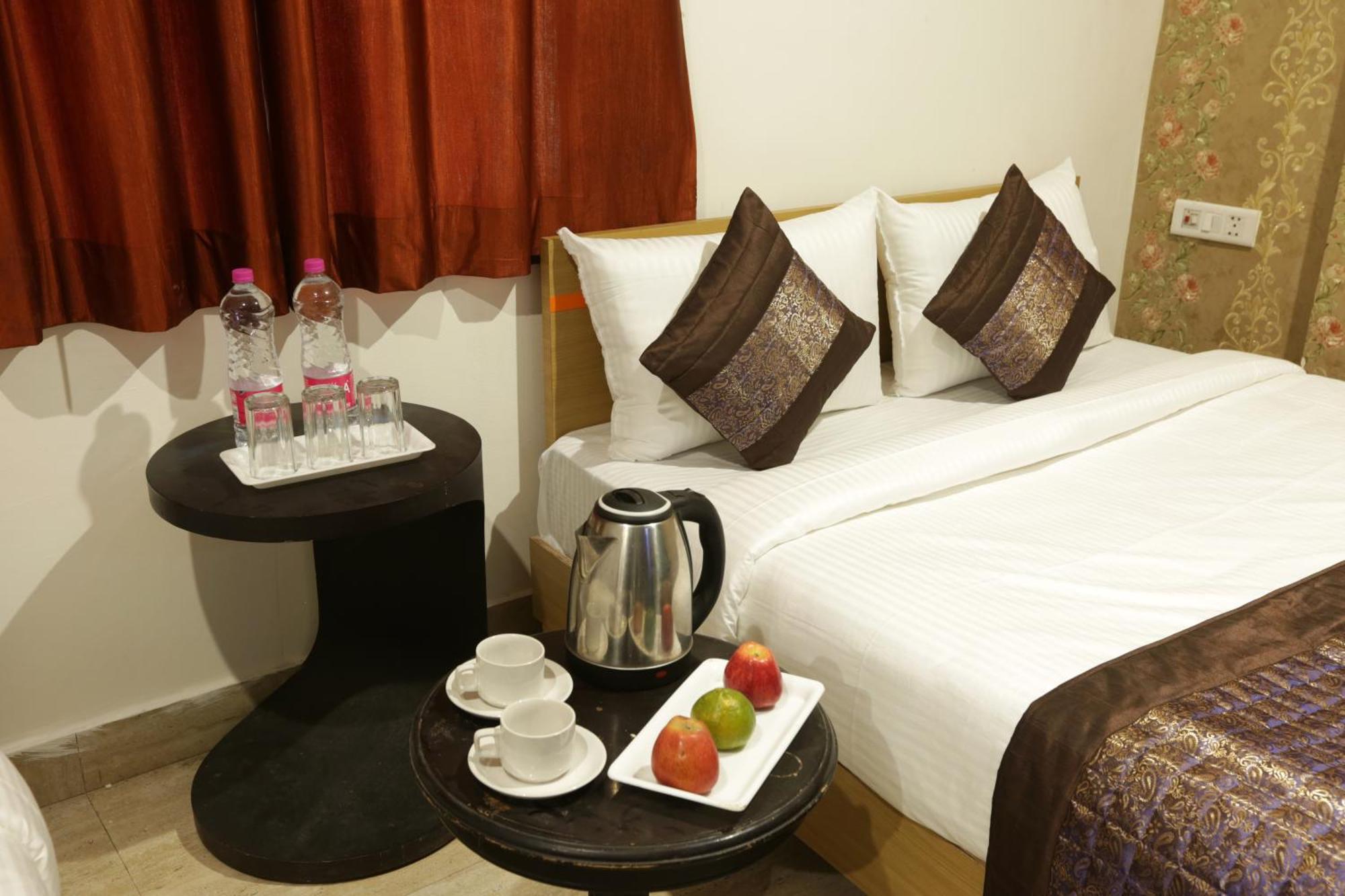 Hotel Sky View At Airport New Delhi Bagian luar foto