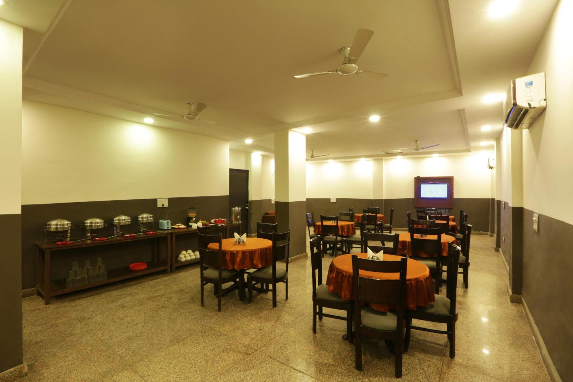 Hotel Sky View At Airport New Delhi Bagian luar foto
